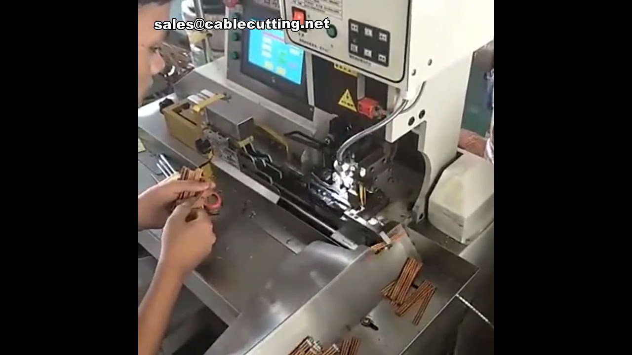 Macchina Crimpatrice Multifilo: Spelatura e Crimpatura Cavi Industriali