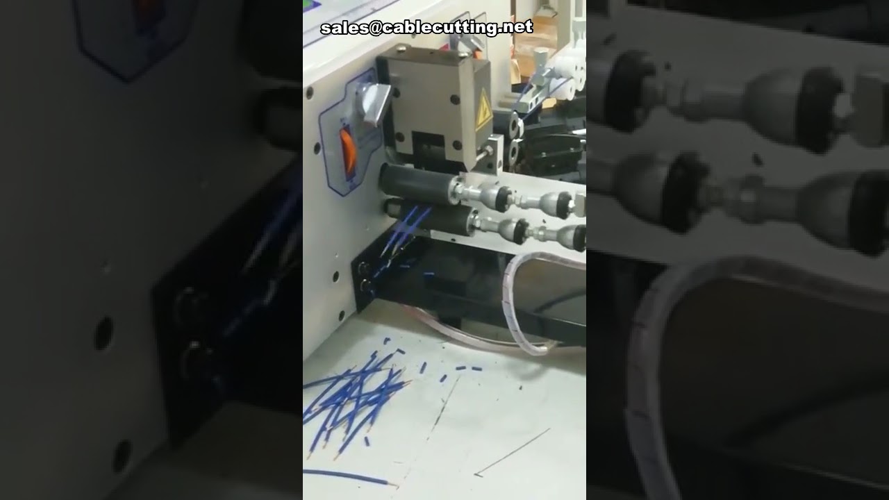 Macchina automatica per spellatura, taglio e torsione dei cavi
