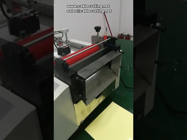 Macchina taglio etichette tessili con alimentatore automatico - Alta velocità e precisione