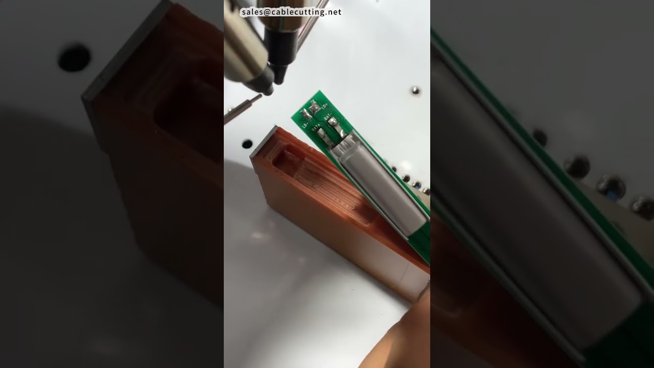 Saldatrice a doppia pistola per batterie: previene i cortocircuiti #machine #factory