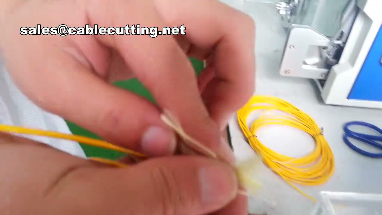 Macchina per spellatura cavi fibra ottica e coassiale: demo di alta precisione