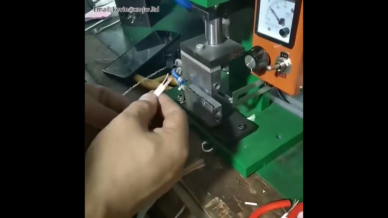 Spellacavi Pneumatico a Caldo per Cavi Dati Nylon e Filo Intrecciato Schermato - Macchina Professionale