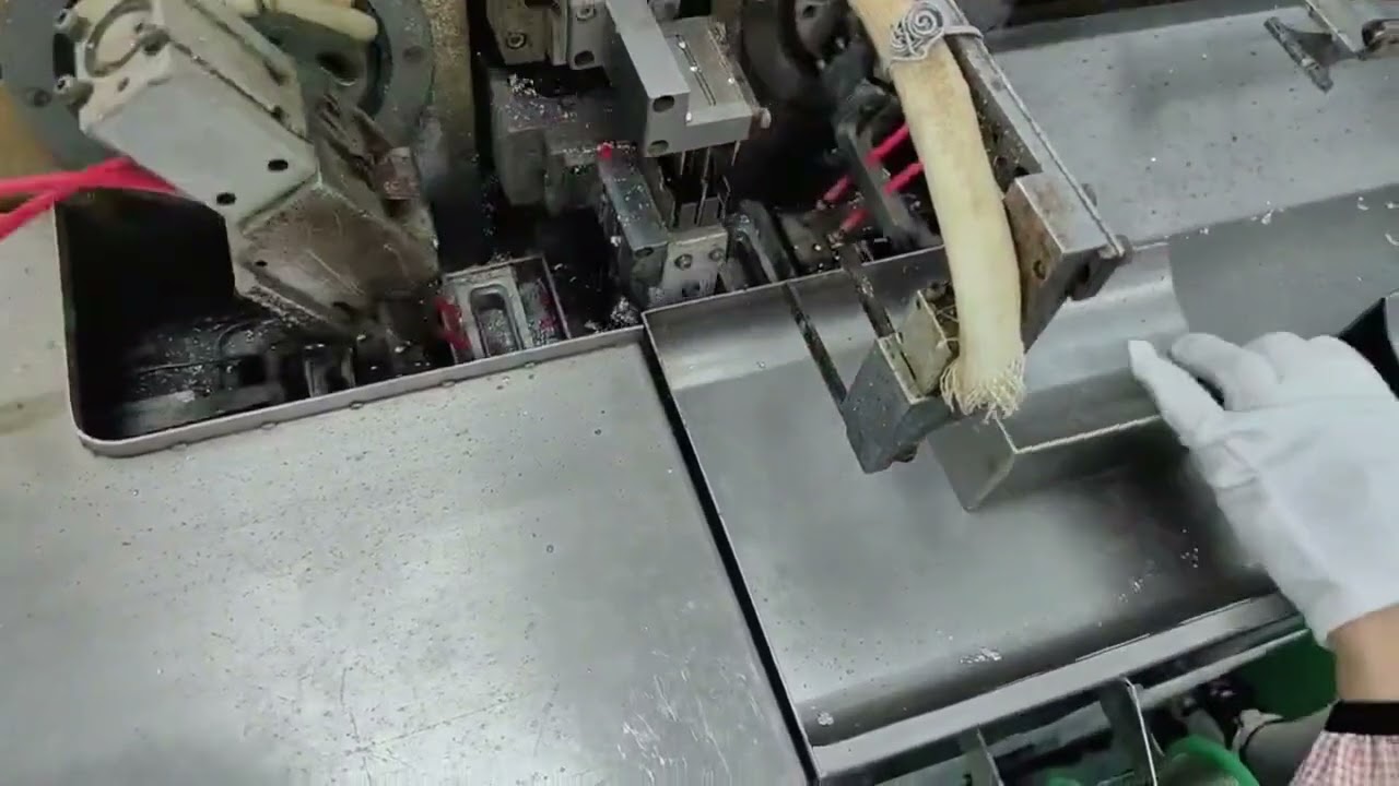 Macchina Automatica per Stagnatura Doppia Testa: Versione a Doppio o Cinque Fili con Diverse Opzioni