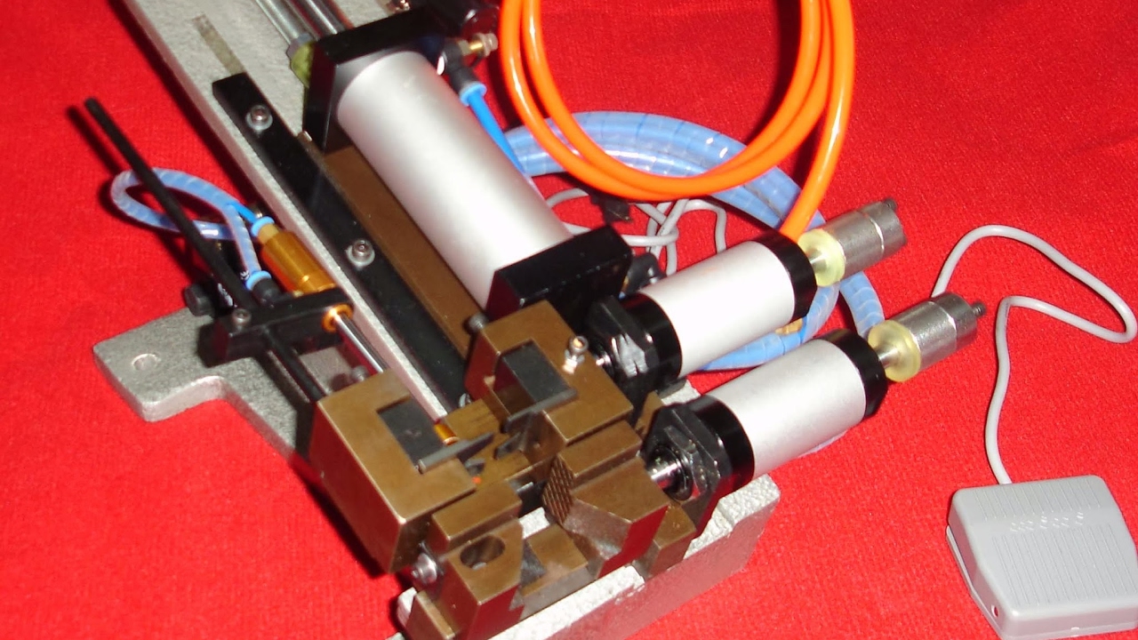 Dimostrazione dal vivo della macchina spelacavi Stripper Cable