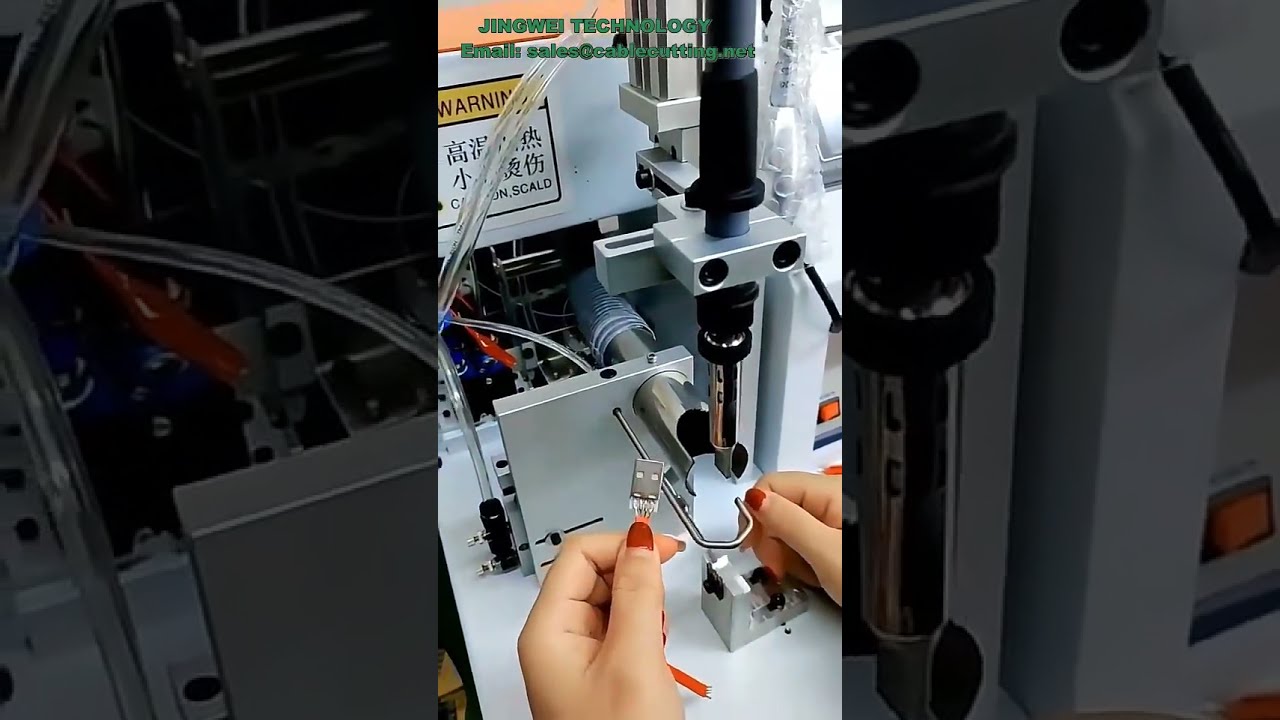 Macchina saldatrice semi-automatica per cavi dati USB - Produzione efficiente