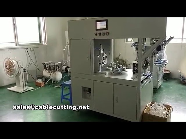 Macchina completamente automatica per avvolgimento, taglio e legatura di bobine di filo tubolare