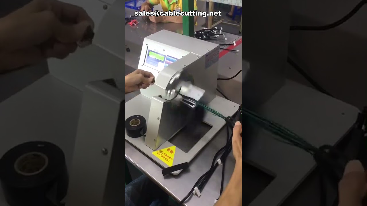Macchina avvolgitrice di nastro per fasciatura e protezione di cablaggi elettrici