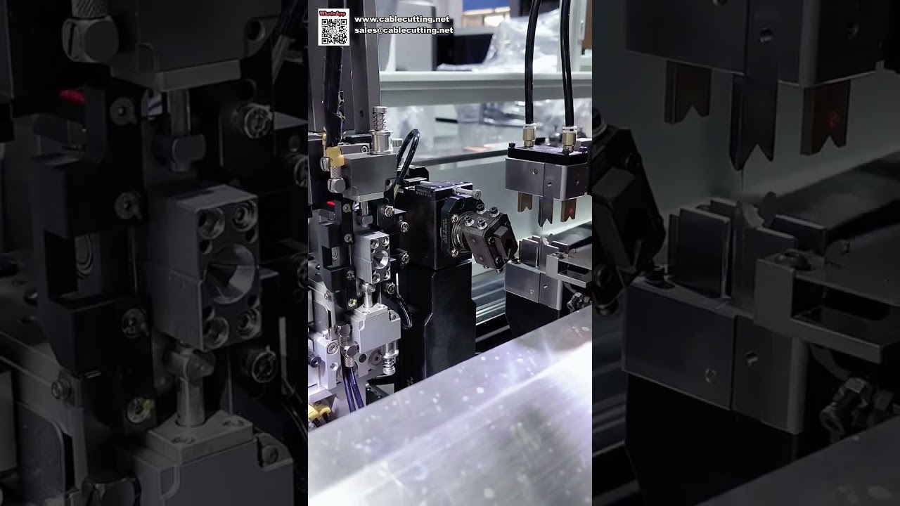 Maquina automática de inserción de sellos impermeables y crimpado de terminales para arneses de cables