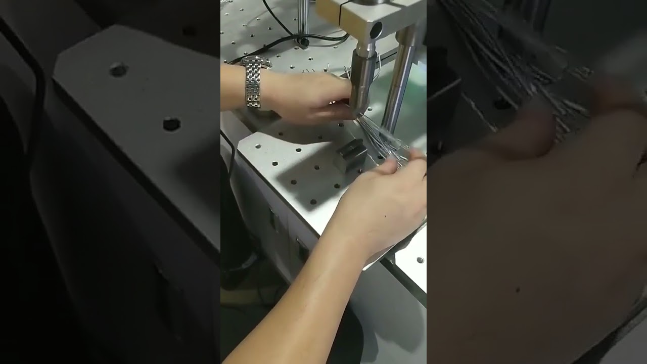 Saldatrice ad ultrasuoni per tubi PVC e terminali - Macchina automatica per cavi #fabbrica #macchinari