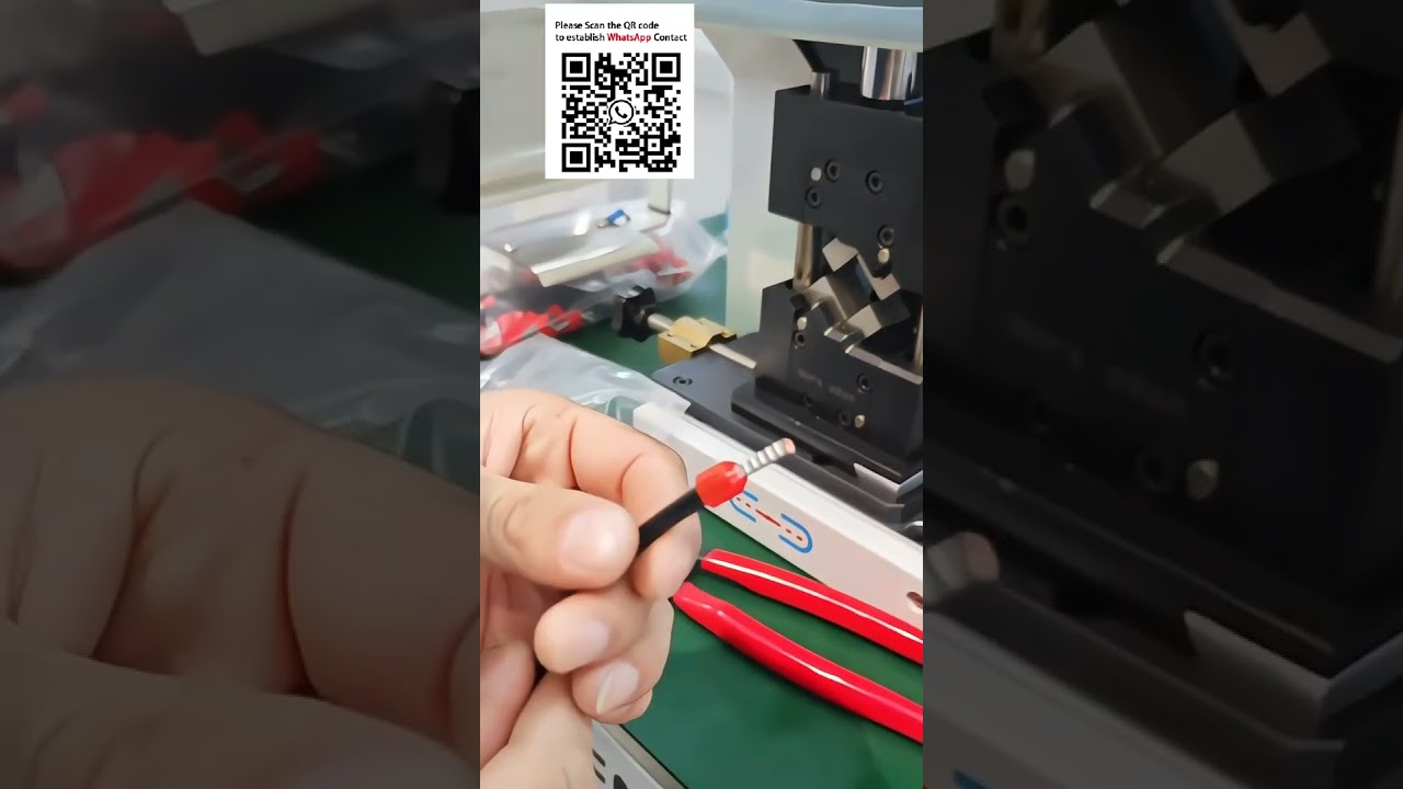 Stampo Applicatore di Precisione per Crimpatura Terminali Tubolari – Componente per Macchine Automatiche